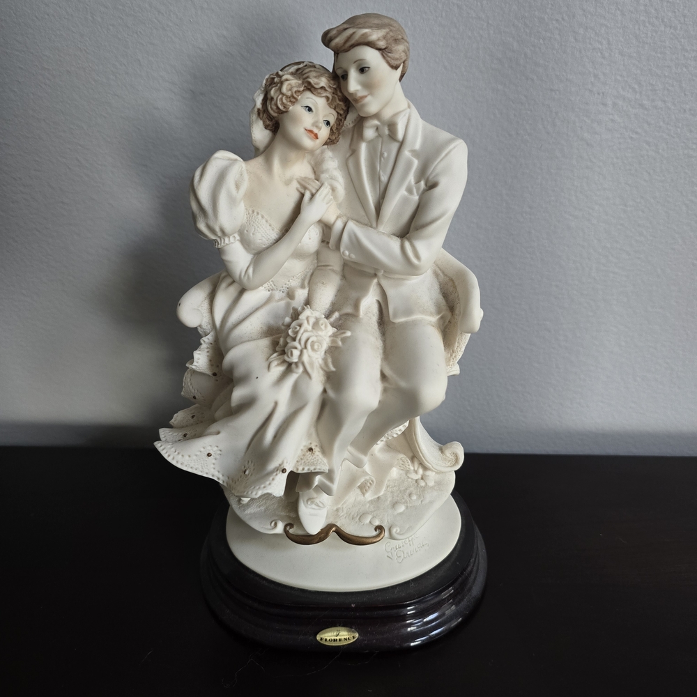 Wedding Couple Figuirine